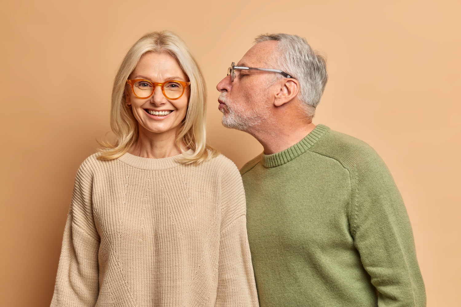 Bist du eine Frau 50+? So erkennst du den Prinzen unter den Fröschen